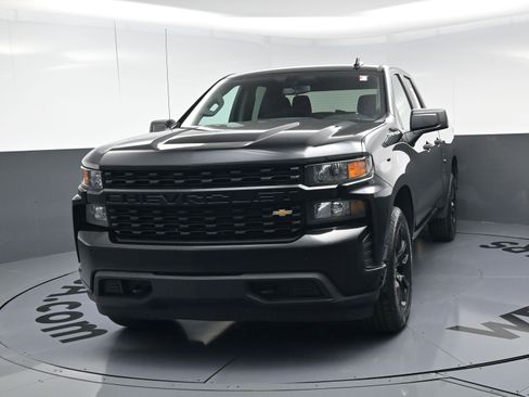 Used 2019 Chevrolet Silverado 1500 Custom w/ Custom Value Package image 11