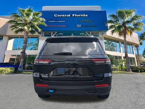 Certified 2025 Jeep Grand Cherokee Trailhawk w/ Advanced Protech Group II AWD/4WD image 6