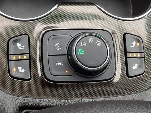 Used 2023 GMC Acadia AT4 image 30