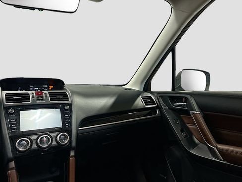 Used 2018 Subaru Forester 2.5i Touring AWD/4WD image 25
