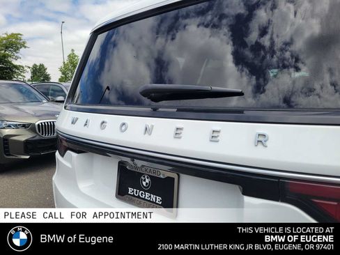 Used 2022 Jeep Wagoneer Series III w/ Premium Group I AWD/4WD image 16