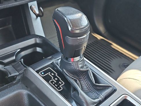 Used 2022 Toyota Tacoma SR5 RWD image 19