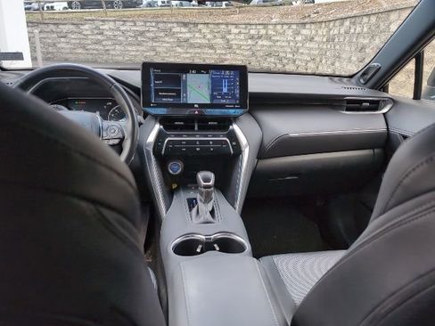 Used 2021 Toyota Venza Limited image 23