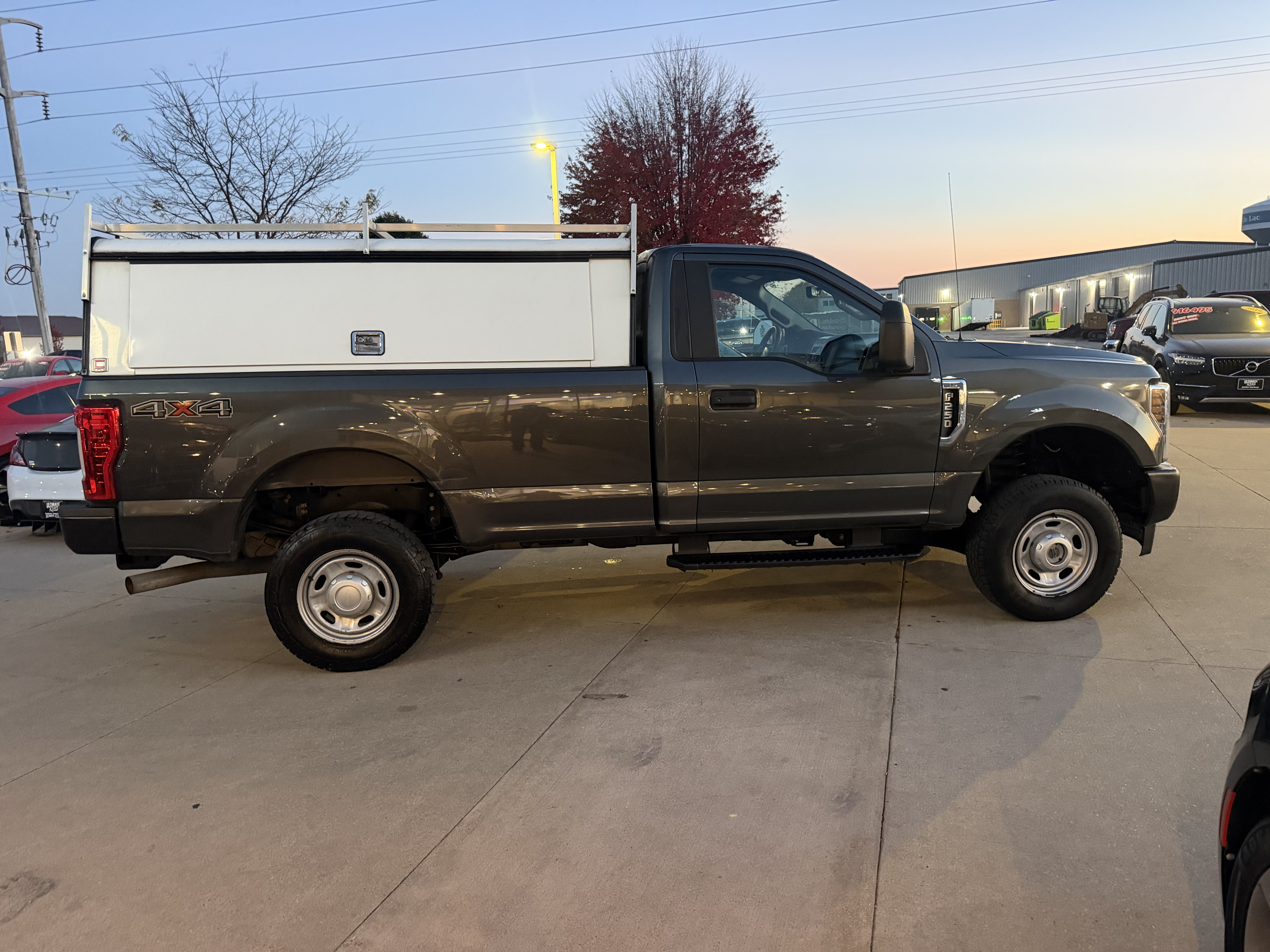 Used 2018 Ford F250 XL w/ Snow Plow/Camper Package AWD/4WD image 3