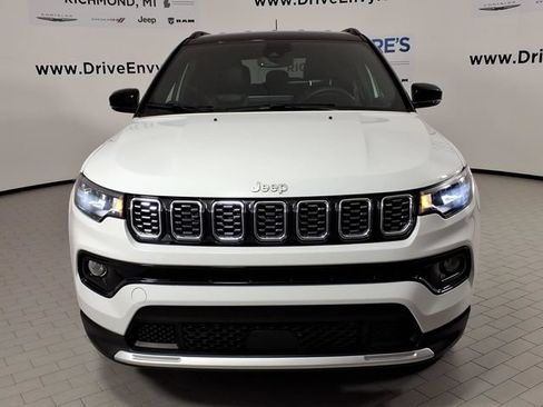 Used 2025 Jeep Compass Limited AWD/4WD image 2