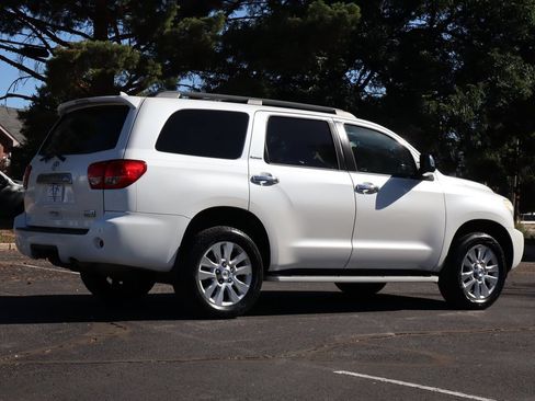 Used 2014 Toyota Sequoia Platinum RWD image 5