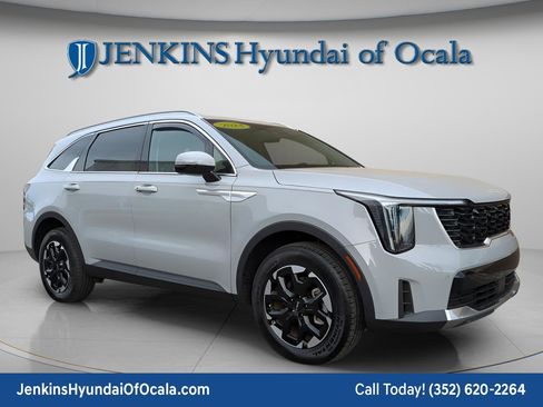 Used 2024 Kia Sorento S image 2