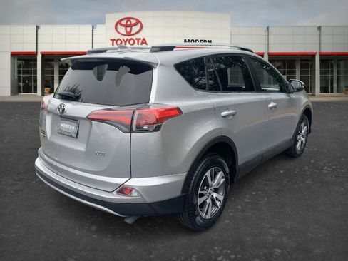 Used 2018 Toyota RAV4 XLE FWD image 5