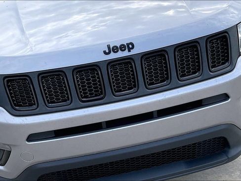 Used 2019 Jeep Compass Latitude FWD image 29