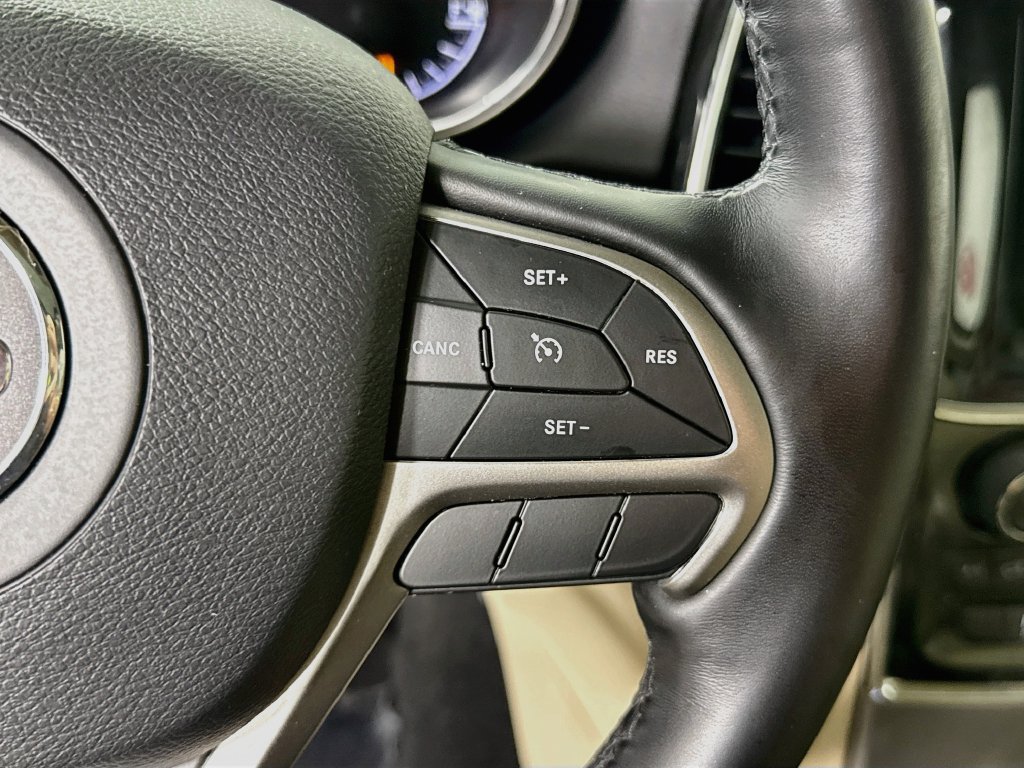 Used 2021 Jeep Grand Cherokee Limited w/ Premium Lighting Group AWD/4WD image 25