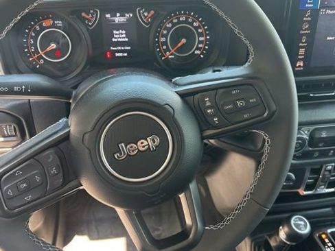 Used 2025 Jeep Wrangler Unlimited Sport AWD/4WD image 13