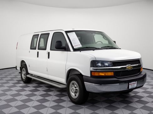 Used 2025 Chevrolet Express 2500 w/ Driver Convenience Package RWD image 7