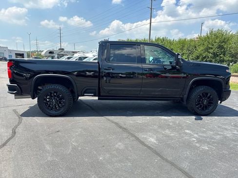 Used 2025 Chevrolet Silverado 2500 High Country w/ High Country Premium Package AWD/4WD image 6