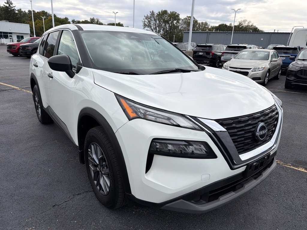 Used 2023 Nissan Rogue S AWD/4WD image 17