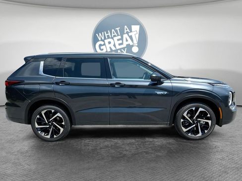 New 2025 Mitsubishi Outlander SEL image 9