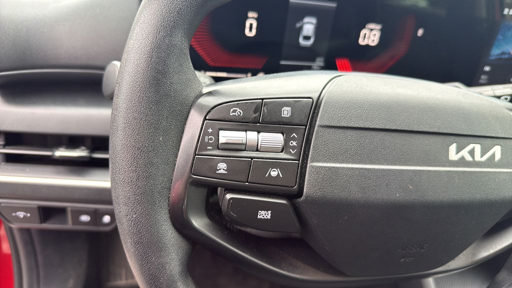 Used 2025 Kia K4 FWD image 26