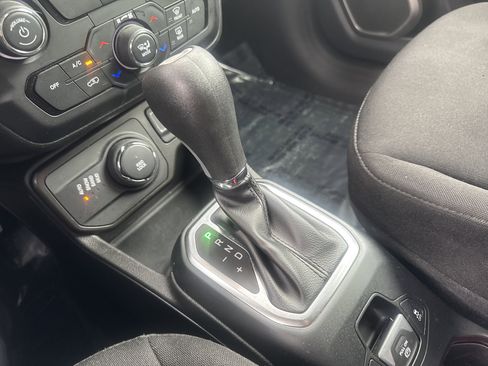 Certified 2023 Jeep Renegade Latitude image 26