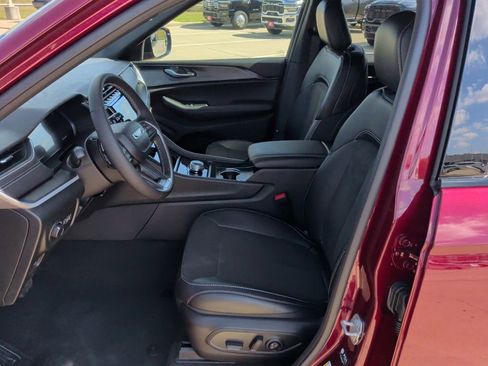 New 2025 Jeep Grand Cherokee L Altitude image 12