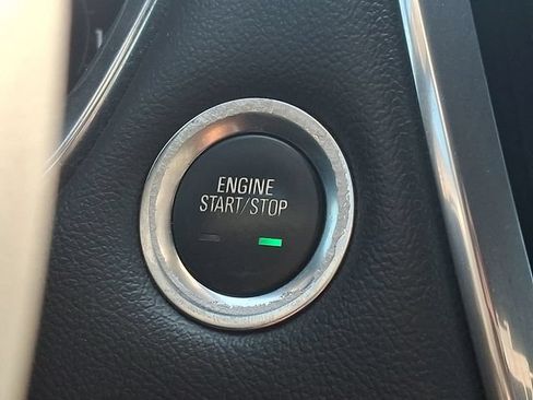 Used 2023 Chevrolet Traverse LT FWD image 24