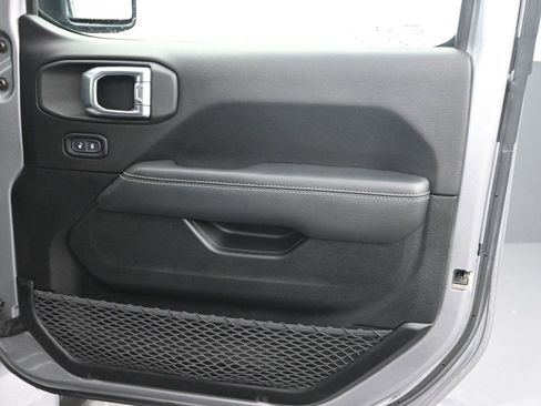 Used 2020 Jeep Gladiator Overland image 8