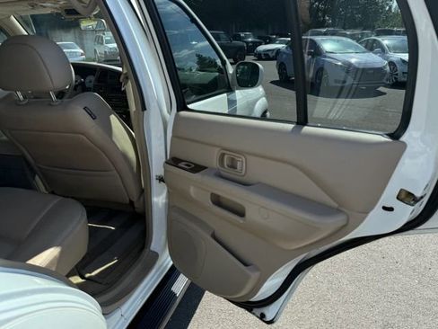 Used 2001 Nissan Pathfinder LE AWD/4WD image 23