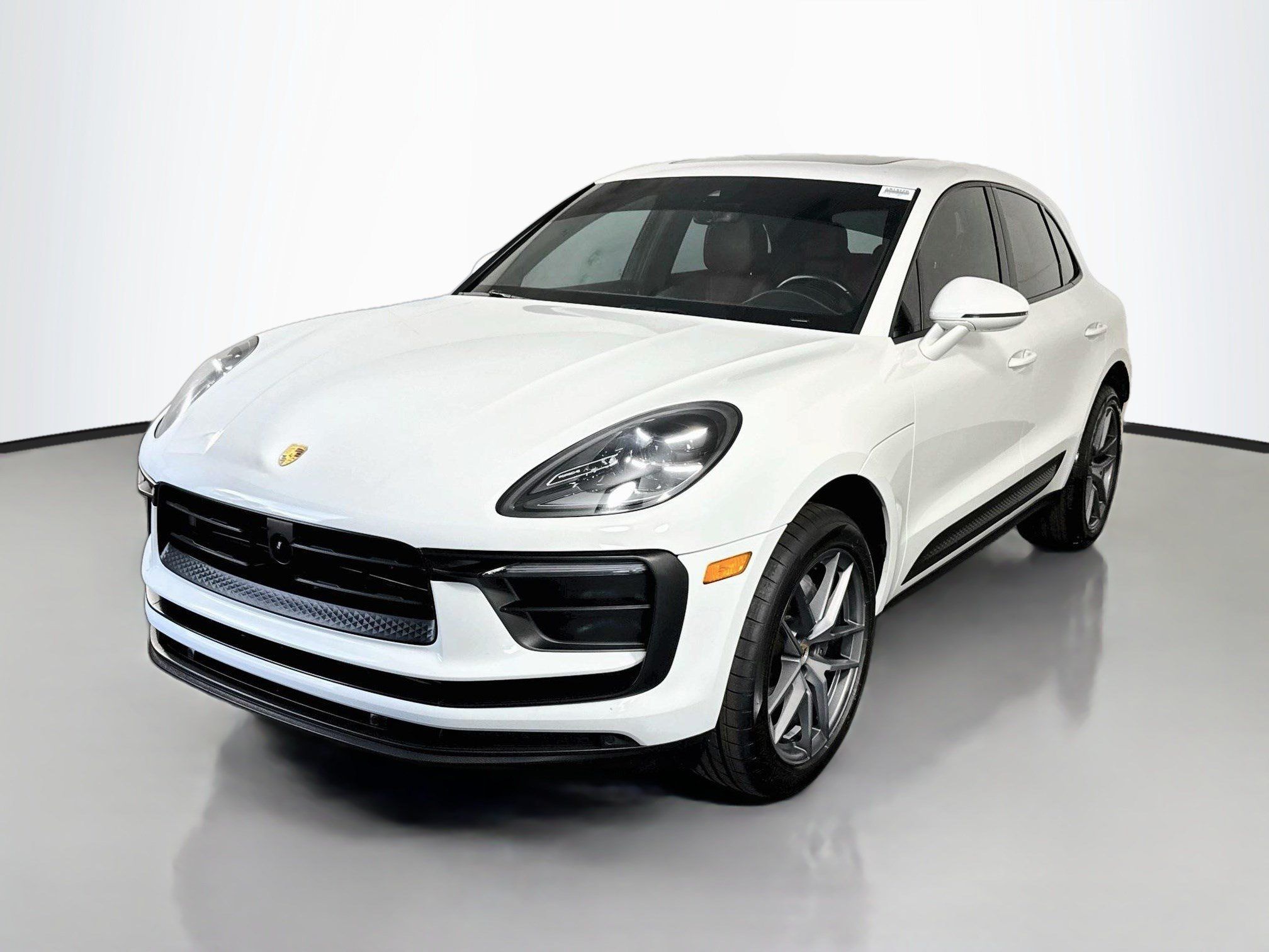 Used 2024 Porsche Macan AWD/4WD image 4