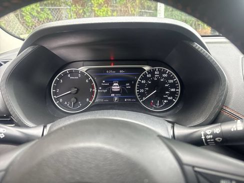 Used 2023 Nissan Sentra SR w/ Trunk Package FWD image 18