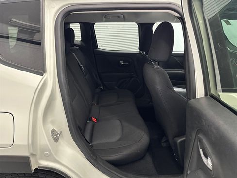 Used 2023 Jeep Renegade Latitude image 15