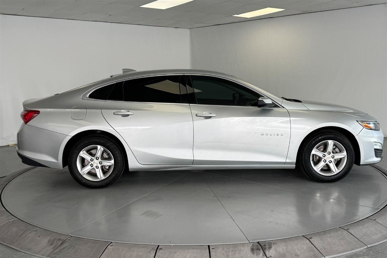 Used 2022 Chevrolet Malibu LT FWD image 9