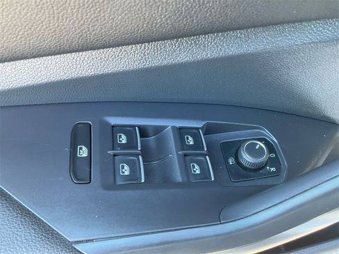 Used 2024 Volkswagen Jetta SE image 27