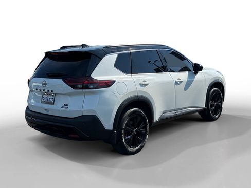 Used 2023 Nissan Rogue SV w/ SV Premium B Package FWD image 5