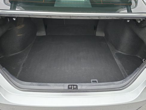 Used 2020 Toyota Camry XLE w/ Sunroof Package FWD image 12