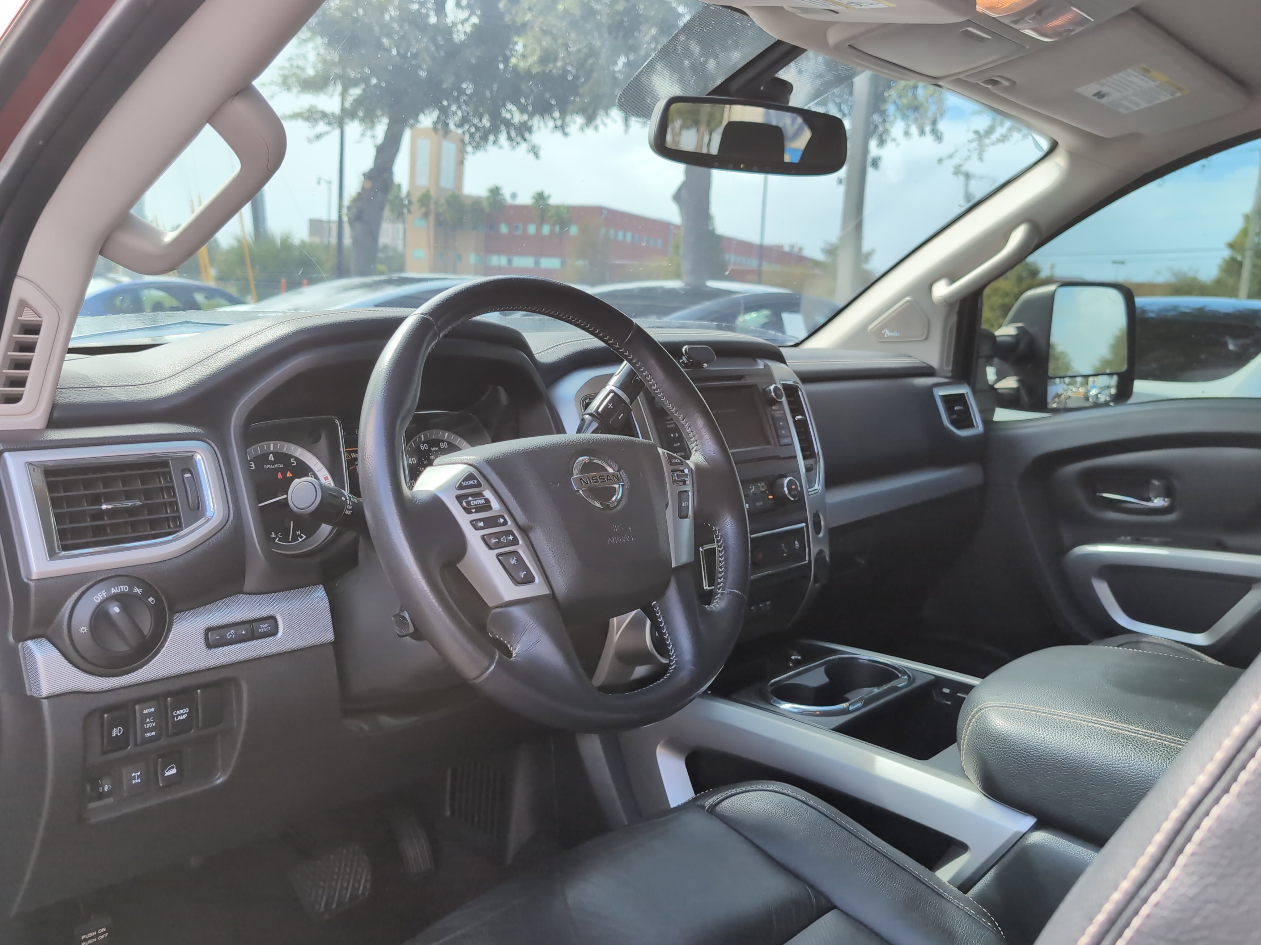 Used 2019 Nissan Titan PRO-4X w/ Pro-4x Convenience Package AWD/4WD image 8