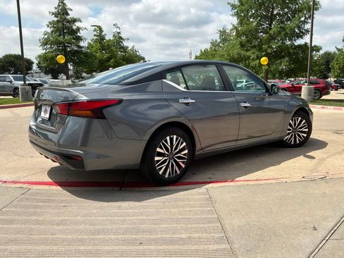 Used 2025 Nissan Altima 2.5 SV FWD image 6