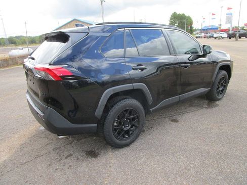 Used 2022 Toyota RAV4 XLE image 7