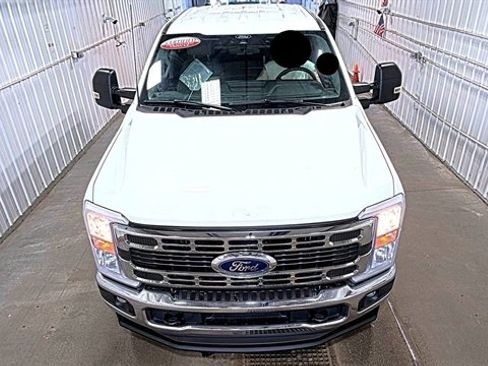 Used 2024 Ford F350 XLT AWD/4WD image 3