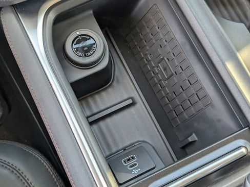 New 2025 Ford Expedition Active image 43