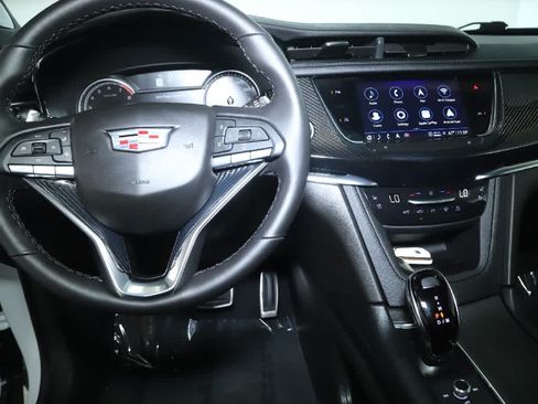 Used 2025 Cadillac XT6 Sport AWD/4WD image 33