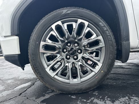 Used 2024 GMC Sierra 1500 Denali Ultimate AWD/4WD image 12