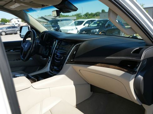 Used 2019 Cadillac Escalade ESV Luxury AWD/4WD image 21