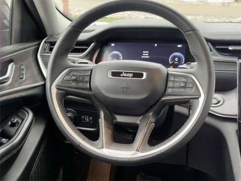 Used 2023 Jeep Grand Cherokee L Limited image 19
