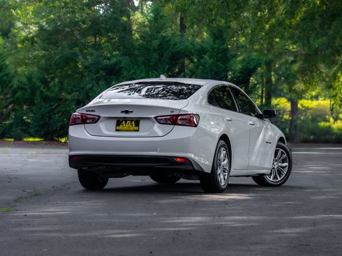 Used 2022 Chevrolet Malibu LT w/ Leather Package FWD image 4