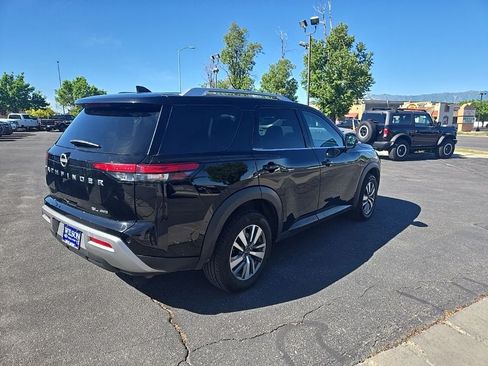 Used 2025 Nissan Pathfinder SL AWD/4WD image 5