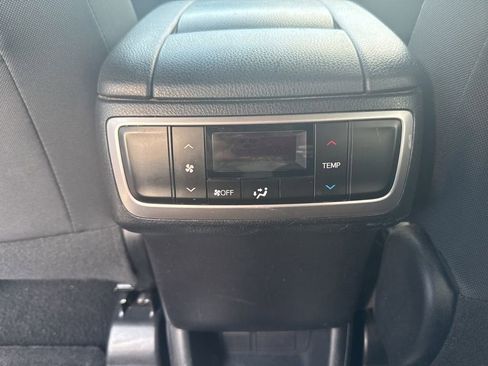 Used 2019 Toyota Highlander LE FWD image 15