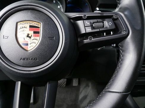 Certified 2023 Porsche Macan image 10