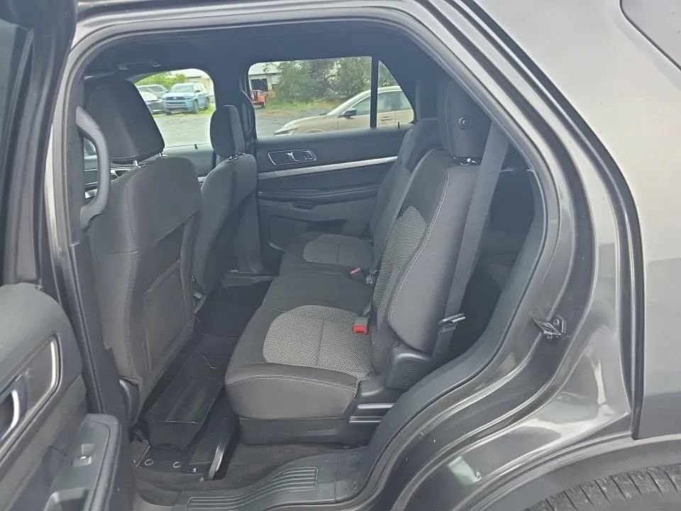 Used 2018 Ford Explorer XLT FWD image 6