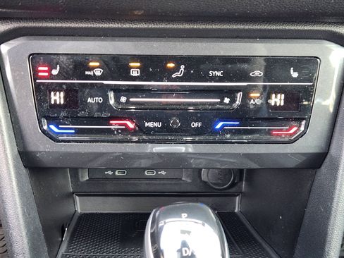 Certified 2022 Volkswagen Tiguan SE image 21