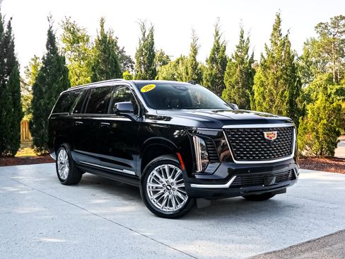 Used 2026 Cadillac Escalade ESV Luxury AWD/4WD image 2