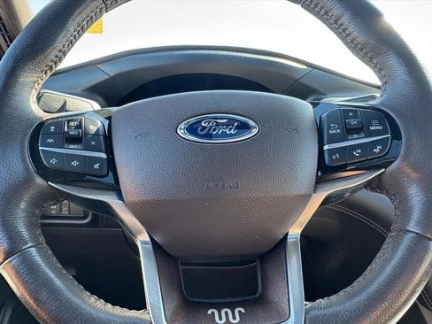 Used 2023 Ford Explorer King Ranch w/ Premium Technology Package image 19