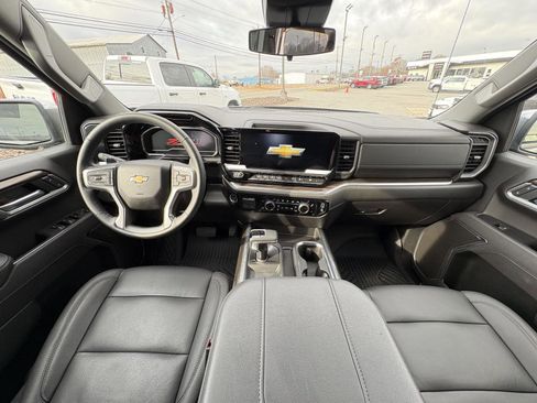 Used 2025 Chevrolet Silverado 1500 LT image 8